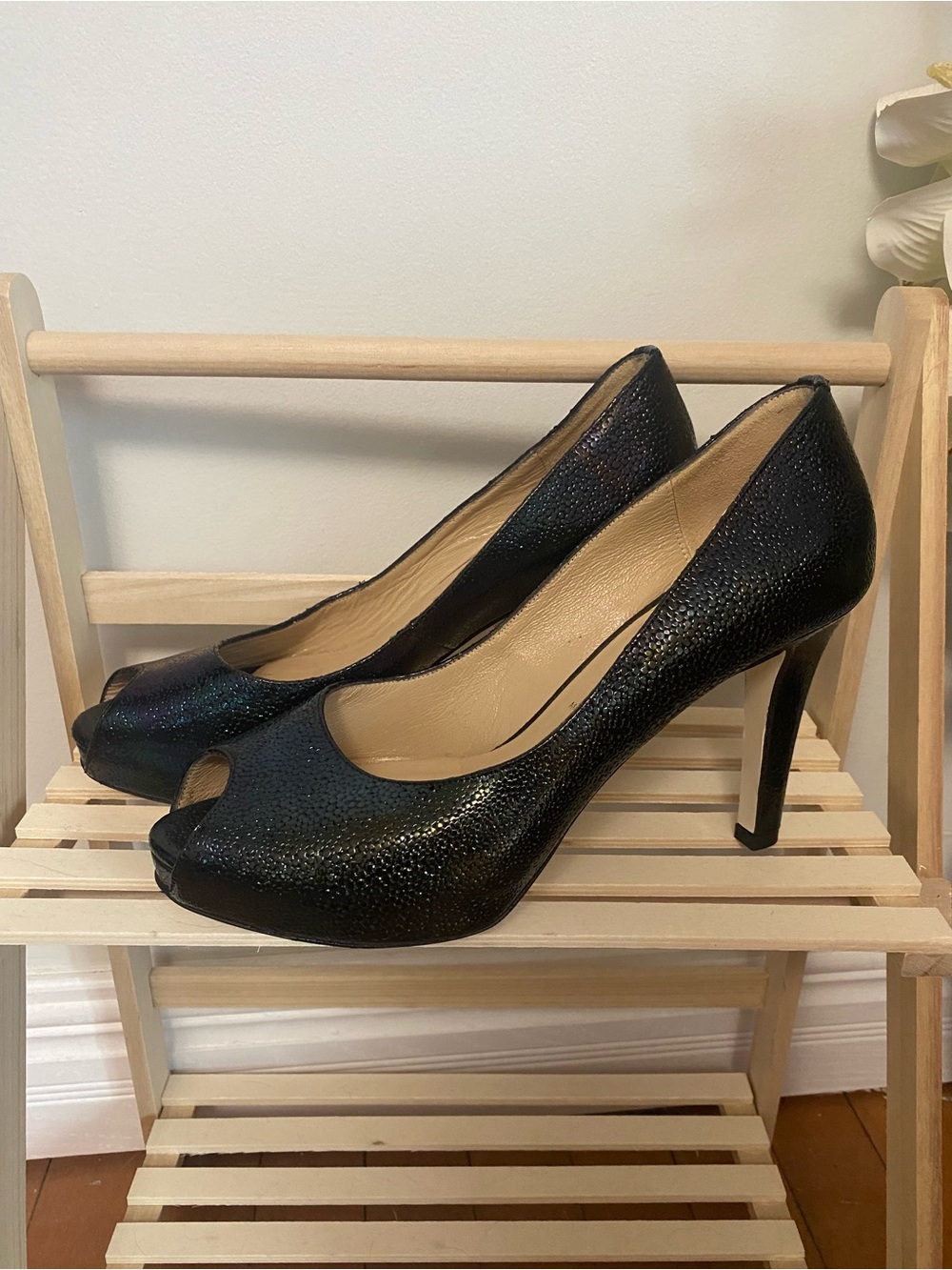 Ron White Designer Women's Size 7 EUR 37.5 Peep-Toe High Heels in Black Leather